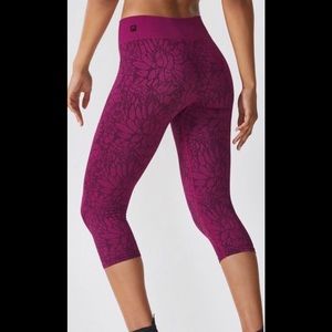Fabletics Magenta Sebastian Cropped Leggings M!